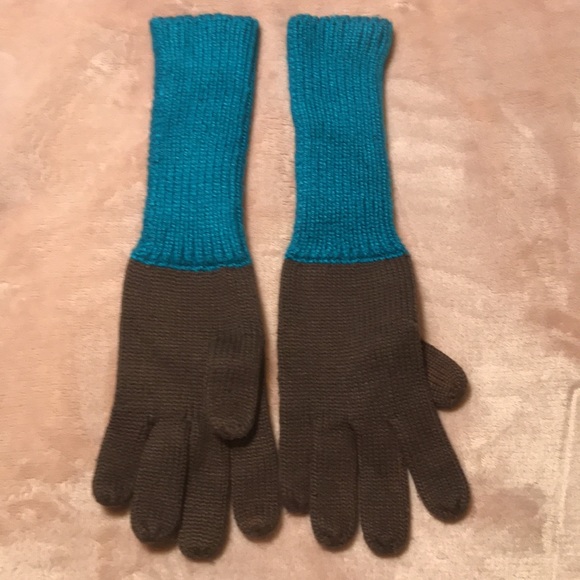 Women’s Knit Style Two/Toned colored Gloves/Final Price - Picture 2 of 9